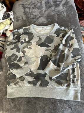 Gap camouflage sweatshirt size medium